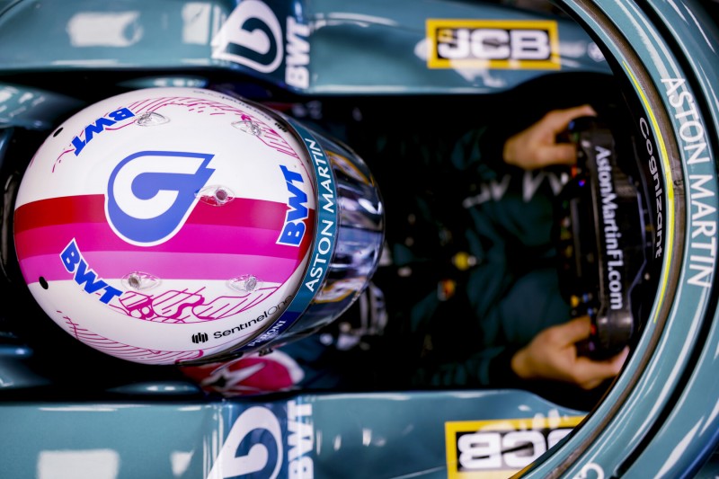 Wie es dazu kam, dass Sebastian Vettels Helm jetzt rosa ist