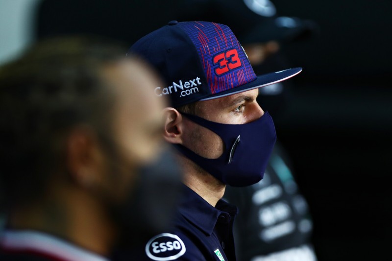 Probleme bei Mercedes? Max Verstappen weist Favoritenrolle von sich