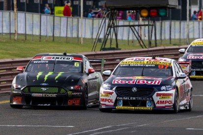Van Gisbergen mit Supercars-Sensation: Sieg von P17 nach Schlüsselbeinbruch!