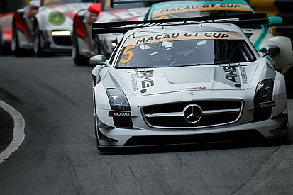 GT Cup, Maro Engel trionfa a Macao