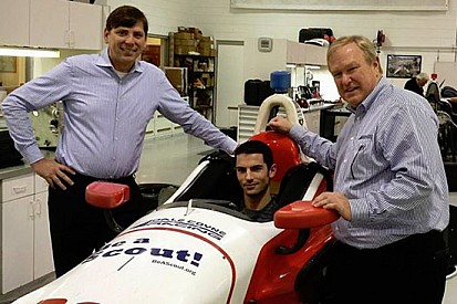 Alexander Rossi vicino alla Dale Coyne Racing