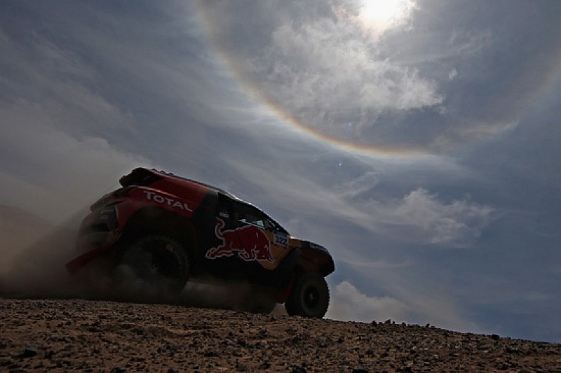 Dakar, in Peugeot sale Cyril e scende Stephane