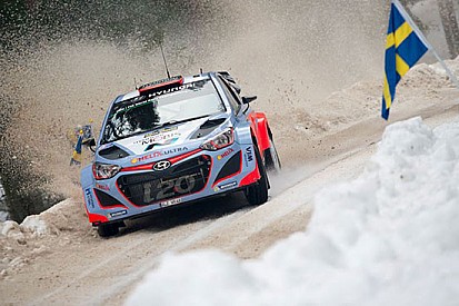 Svezia, PS18: Neuville incontenibile, ora è primo!