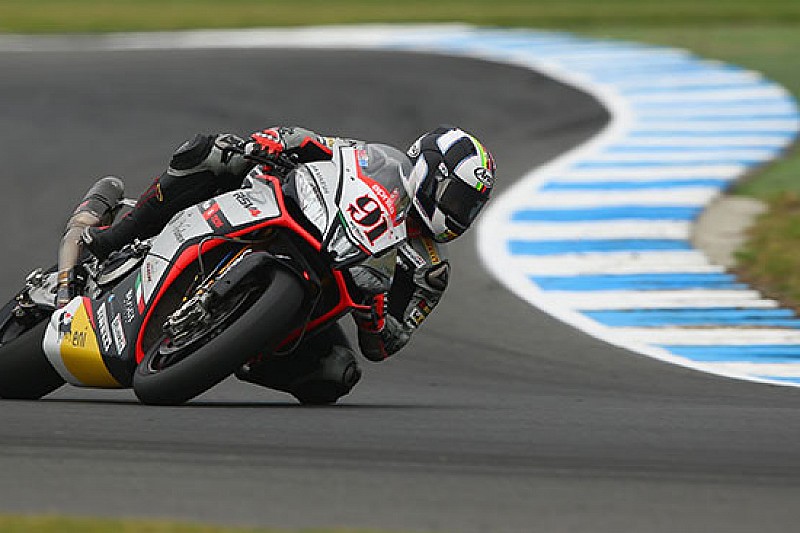 Leon Haslam beffa Rea in Gara 2 a Phillip Island