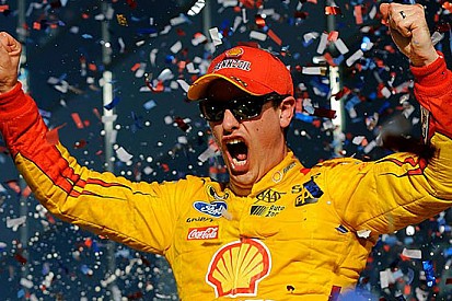 Joey Logano vince la 500 Miglia di Daytona