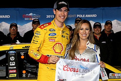 Joey Logano si prende la pole ad Atlanta