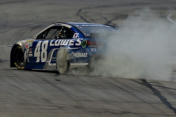 Jimmie Johnson trionfa in rimonta ad Atlanta