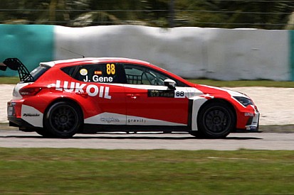 Sepang, Gara 2: Jordi Gené resiste e vince