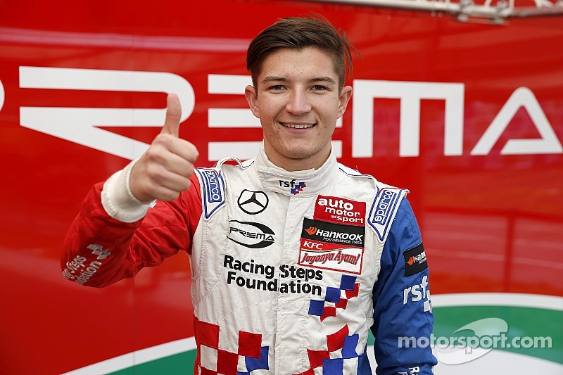 Dennis takes last-gasp pole for Pau opener