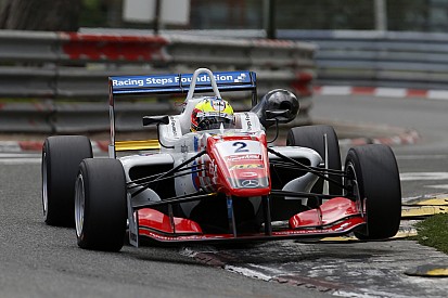 Dennis logra su primera victoria en F3 en Pau