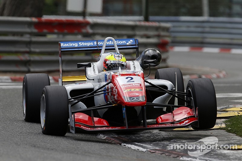 Dennis logra su primera victoria en F3 en Pau