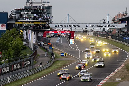 Nurburgring 24 Hours: BMW leads, but is chased hard