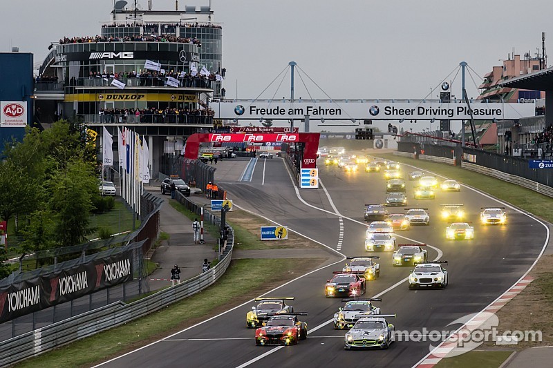 Nurburgring 24 Hours: BMW leads, but is chased hard