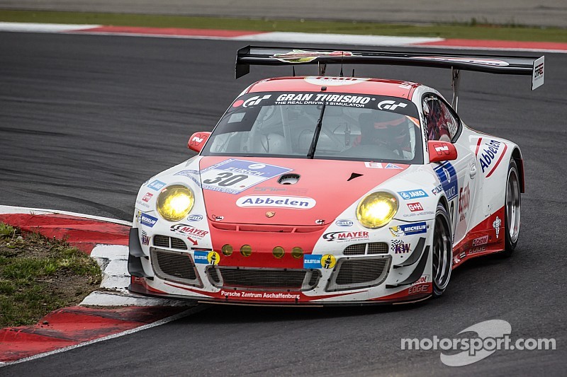 Nurburgring 24 Hours: Porsche takes lead, then crashes out