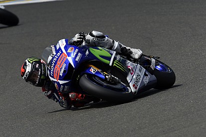 Lorenzo contrôle Rossi et s'impose au Mans