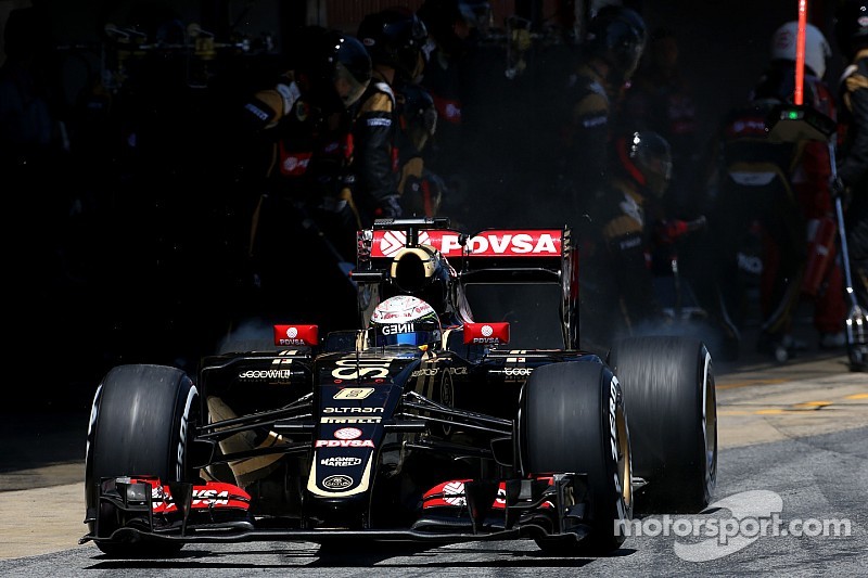 Grosjean penaliza por reemplazar la caja de cambios