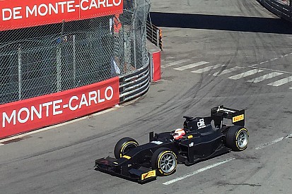 Brundle teste les Pirelli 18" sur une GP2 à Monaco