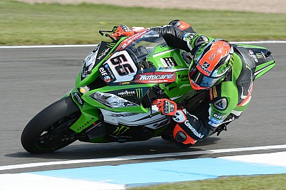 Sykes takes maiden 2015 win in Donington opening race