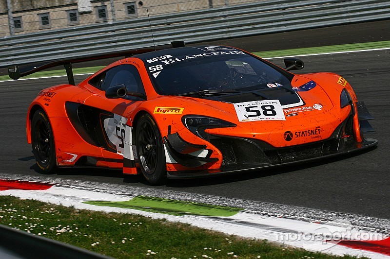 La McLaren 650S GT3 ouvre son compteur à Silverstone