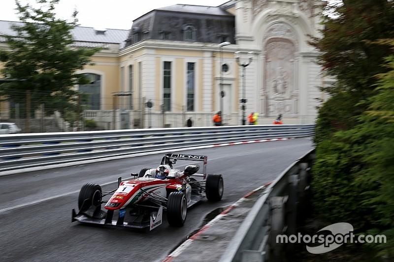 Felix Rosenqvist logra triplete de poles