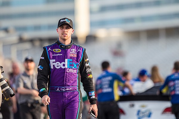 Denny Hamlin conquista a pole na "milha monstro"