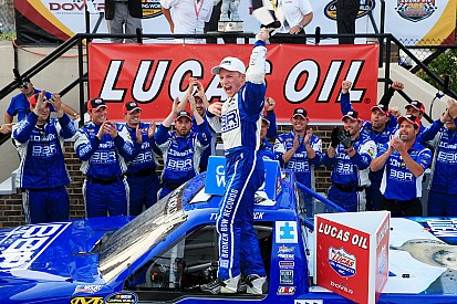 Tyler Reddick "rouba" a vitória de Erik Jones em Dover