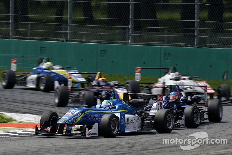 Nicolas Pohler, Double R Racing Dallara Mercedes-Benz et Tatiana Calderon, Carlin Dallara Volkswagen