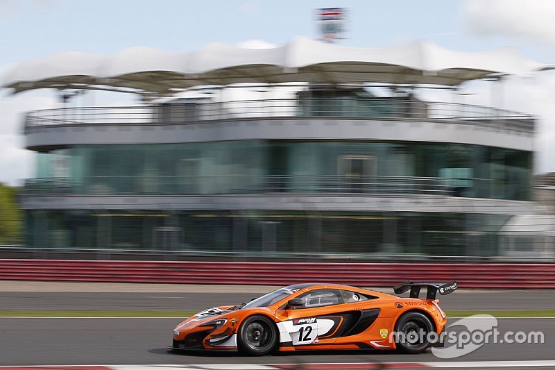 Vannelet and Quaife-Hobbs win for McLaren at Silverstone