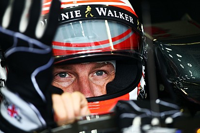 Pontos fizeram a McLaren trabalhar mais, afirma Button
