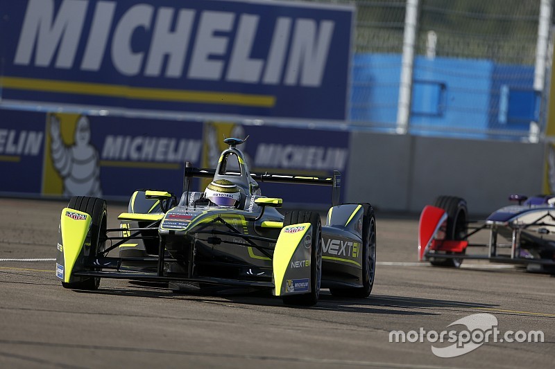 Nelsinho Piquet dá 500 voltas em simulador antes de ePrix