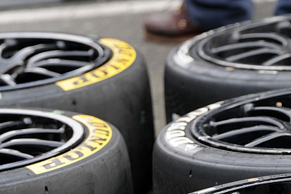 Dunlop confirms no change to soft BTCC tyre in 2015