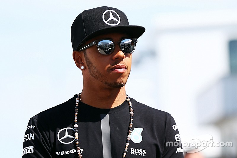 Hamilton has "full trust" in Mercedes