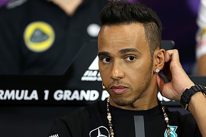 Hamilton tem "confiança total" na Mercedes