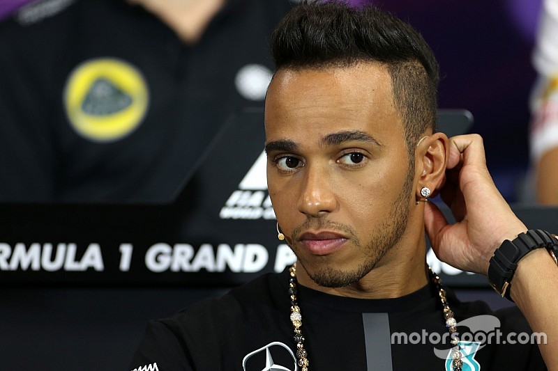 Hamilton tem "confiança total" na Mercedes
