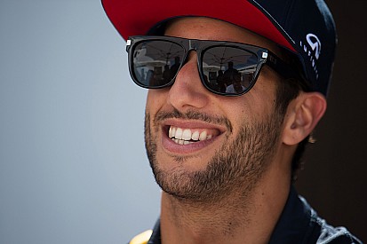 Ricciardo diz ter esperança de não ter que trocar o motor em Montreal