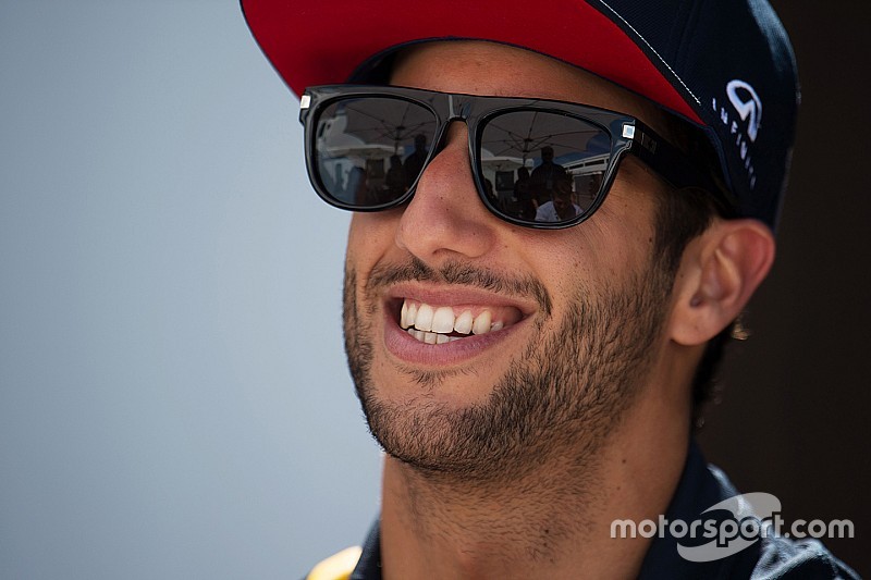Ricciardo diz ter esperança de não ter que trocar o motor em Montreal