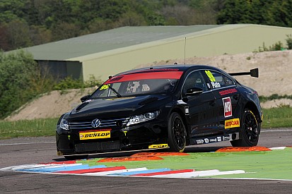 Plato breaks lap record in Oulton Park practice