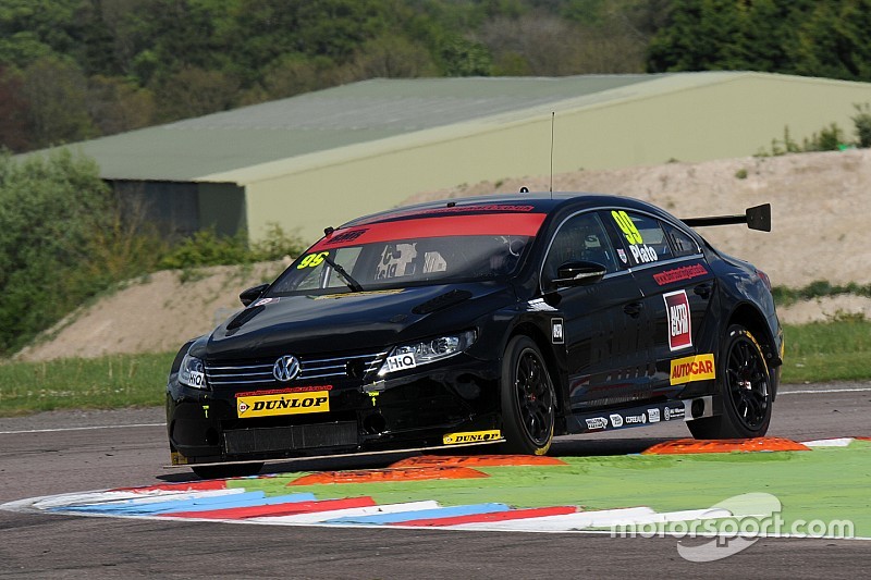 Plato breaks lap record in Oulton Park practice
