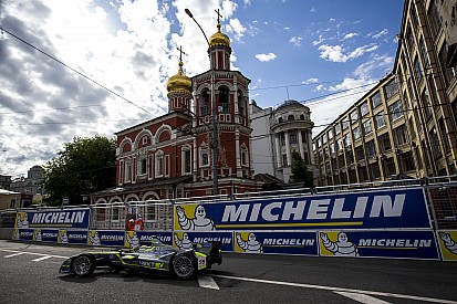 Moscow ePrix: Piquet extends points lead with win