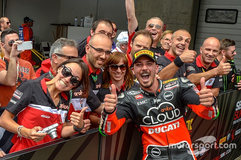 Pole para Davide Giugliano, Ducati Superbike Equipo