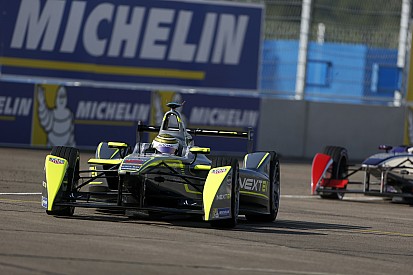 Moscow smiles on Piquet Jr