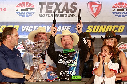 Scott Dixon wins at Texas