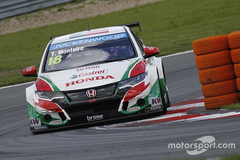Monteiro hangs on from Huff for second Moscow win