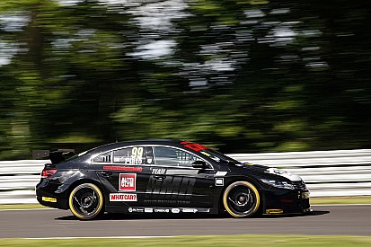 Plato dominates shortened Oulton Park opener