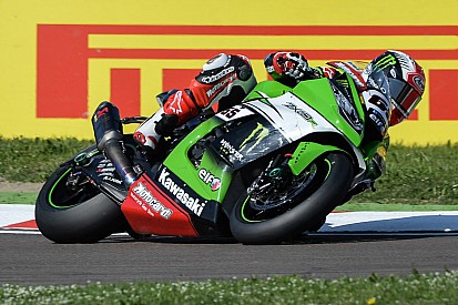 Rea wins flag-to-flag opening Race 1 at Portimão