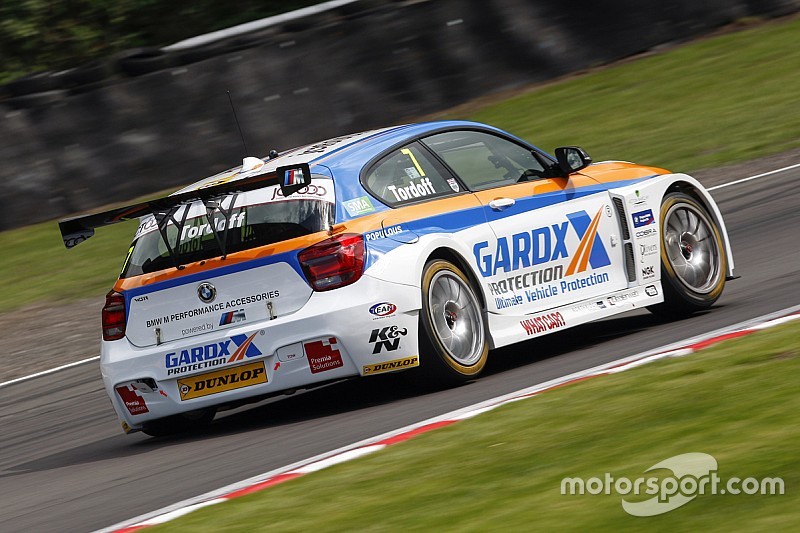 Tordoff vence a Jordan y a Neal en Oulton Park