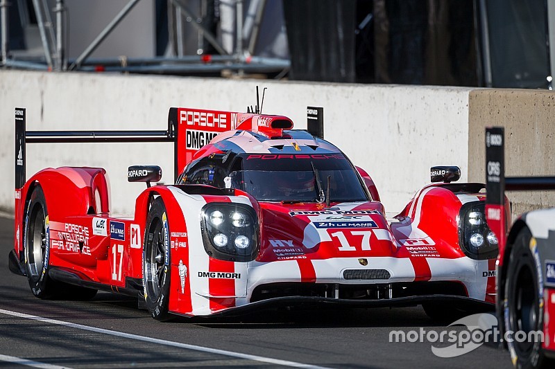 #17 Porsche Team Porsche 919 Hybrid: Timo Bernhard, Mark Webber, Brendon Hartley