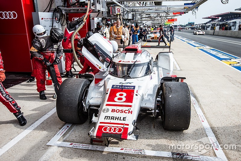 Audi crashes amidst slow zone confusion - video