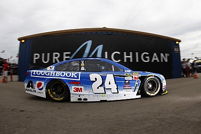 Jeff Gordon brings the heat in Happy Hour at Michigan