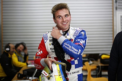 Hungary FR3.5: Championship leader Rowland on pole